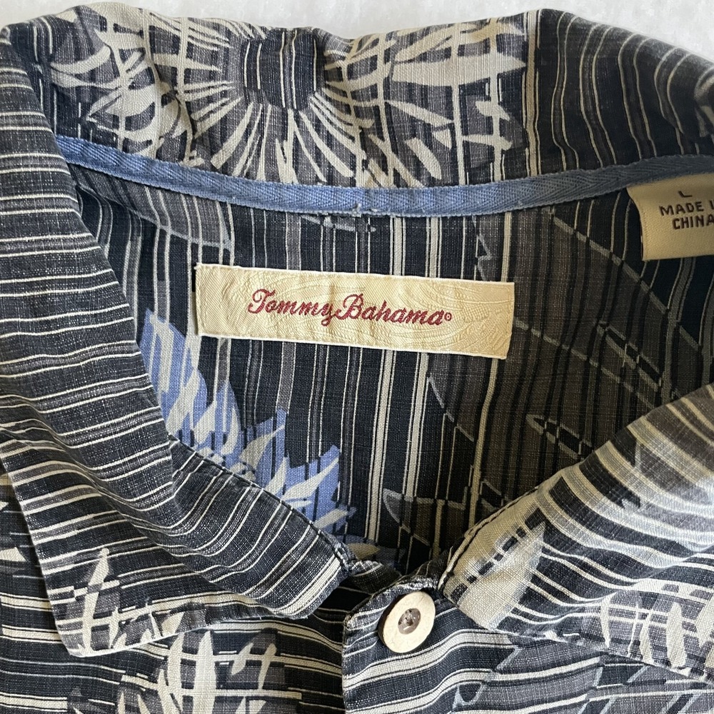 Tommy Bahama Mens Grey/Black Sunflower Short Sleeve Buttoned Silk Shirt, large - Picture 3 of 9